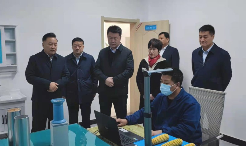 酒泉市政府黨組成員、副市長哈里別克來敦煌種業(yè)調(diào)研指導(dǎo)工作